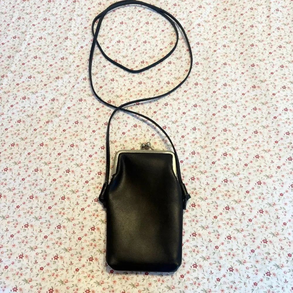 Madewell black leather kisslock bag